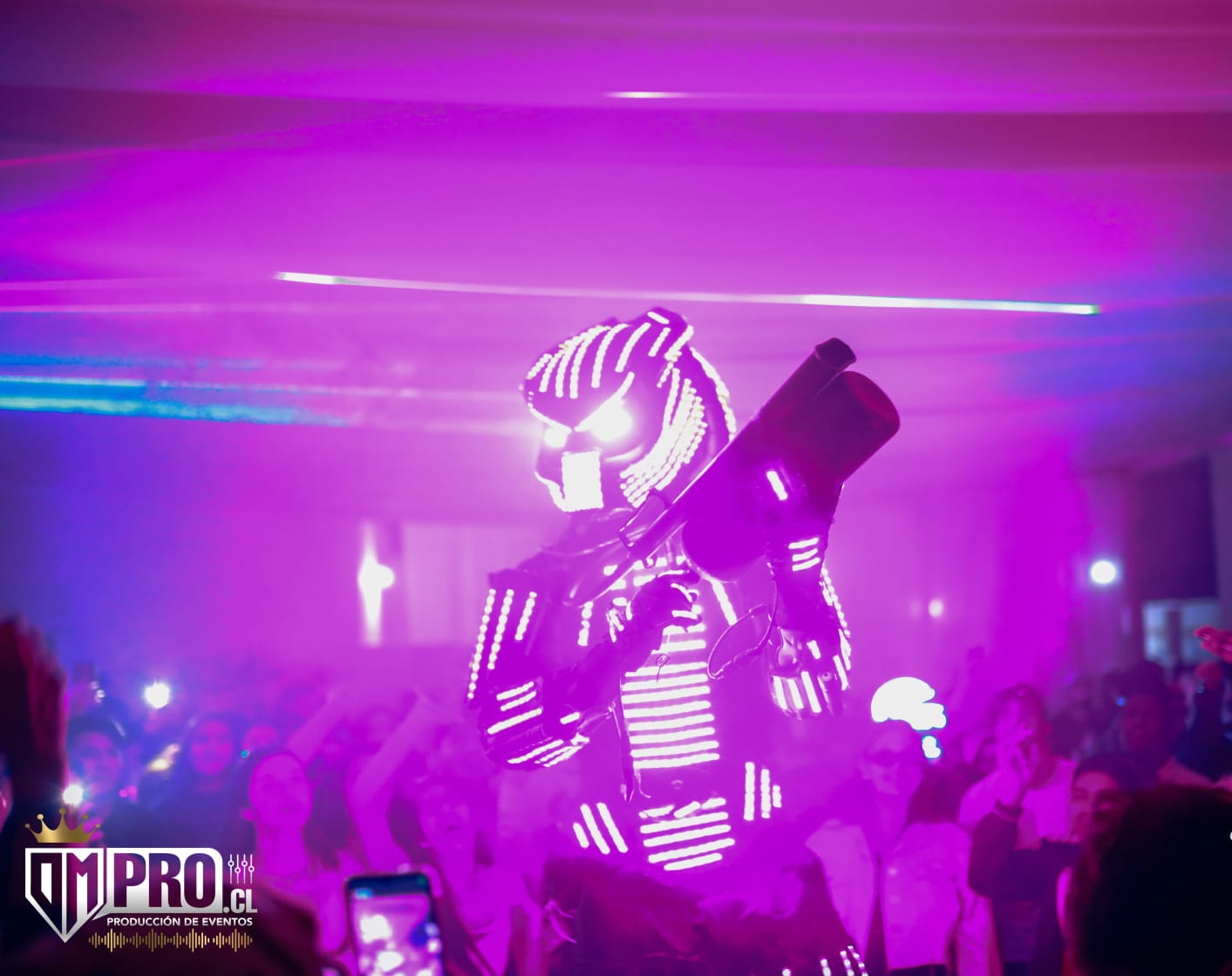 🤖 ROBOT LED – EL SHOW QUE ENCENDERÁ TU FIESTA